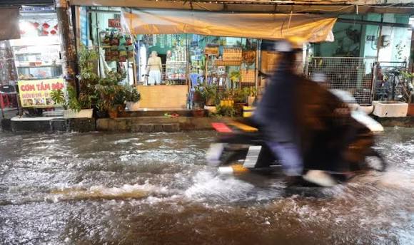 Triều cường Nam Bộ vẫn ở mức cao, nguy cơ ngập úng